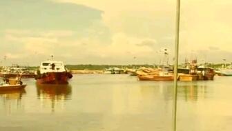 鏟車(chē)助推8200噸散貨船“遠(yuǎn)景發(fā)展”氣囊上排下水，吉水接水順利